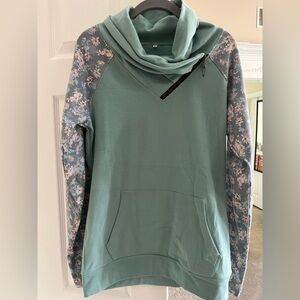 New Michelle Mae Teal and Floral Women's Sweater